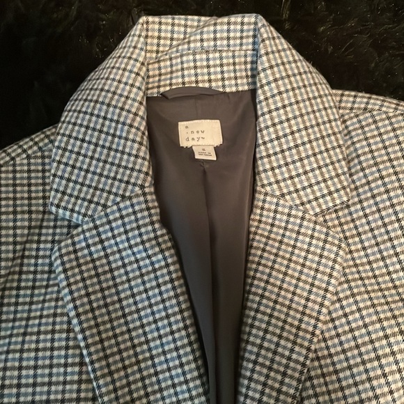 Multicolored blazer in great condition, never worn - Picture 2 of 3